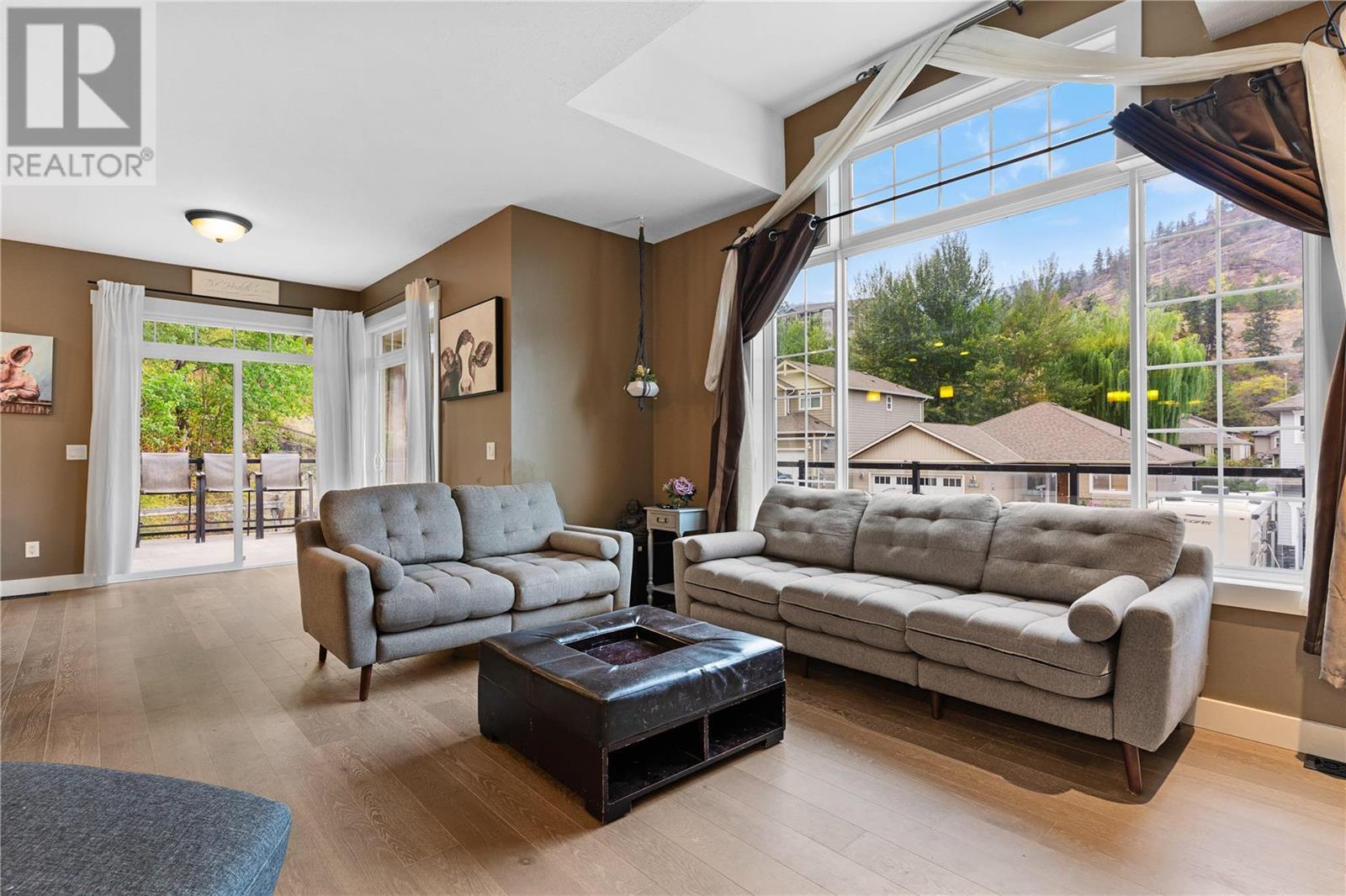 2160 Shelby Crescent