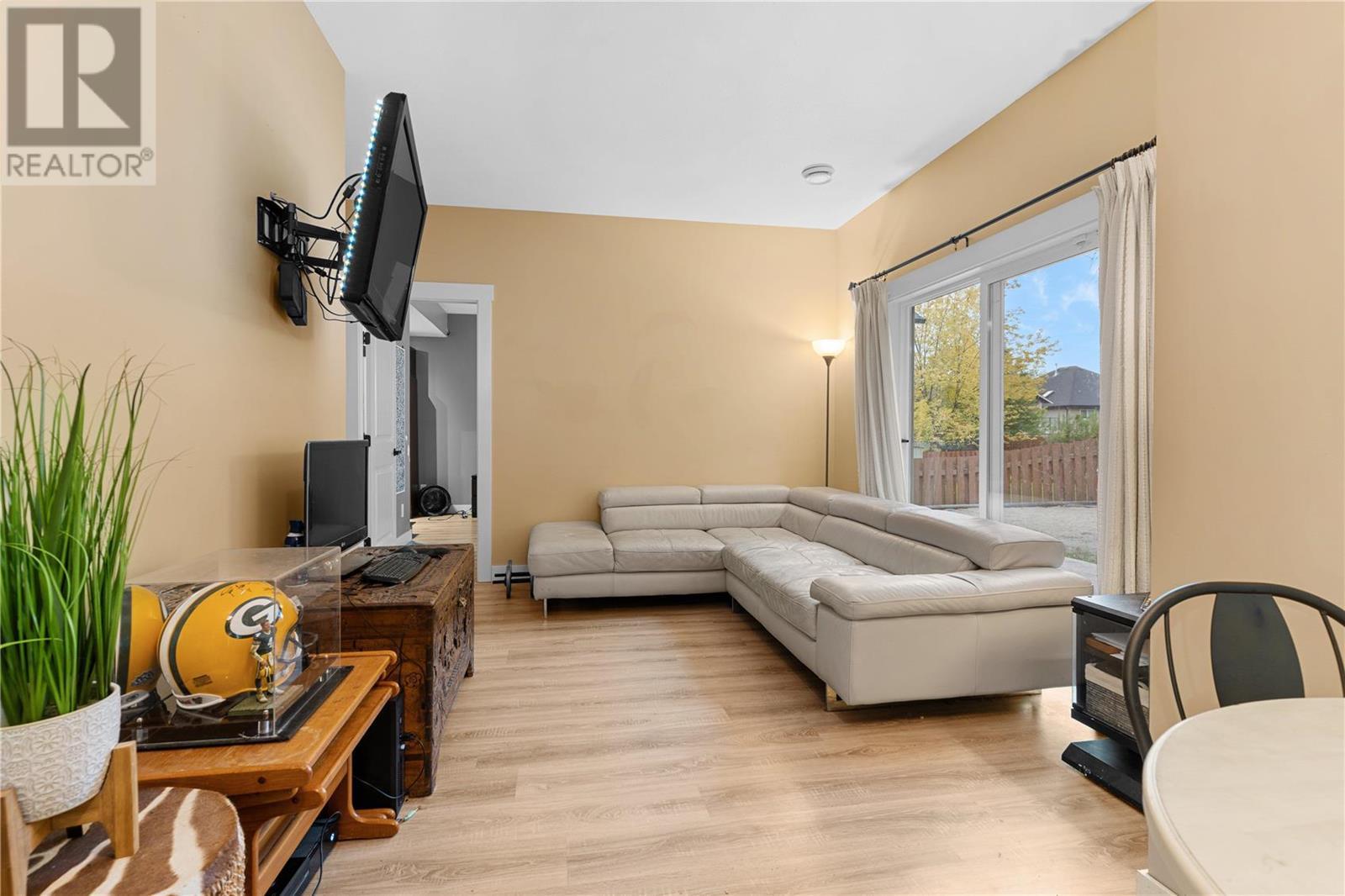 2160 Shelby Crescent