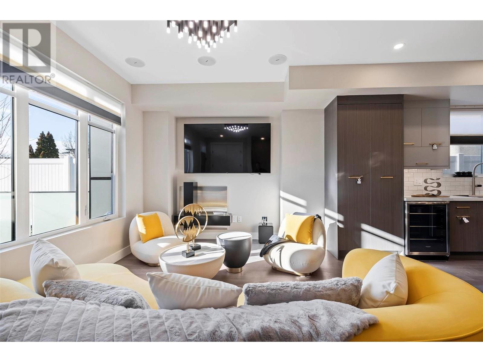 832 Martin Avenue Unit# 2, #2