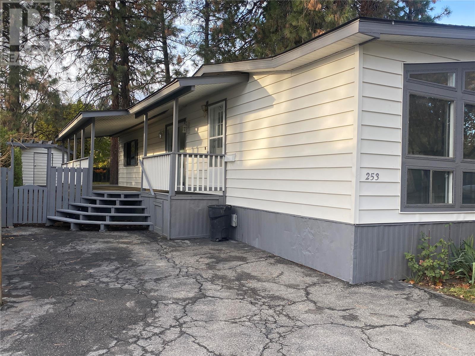 1999 97 Highway Unit# 253, #253