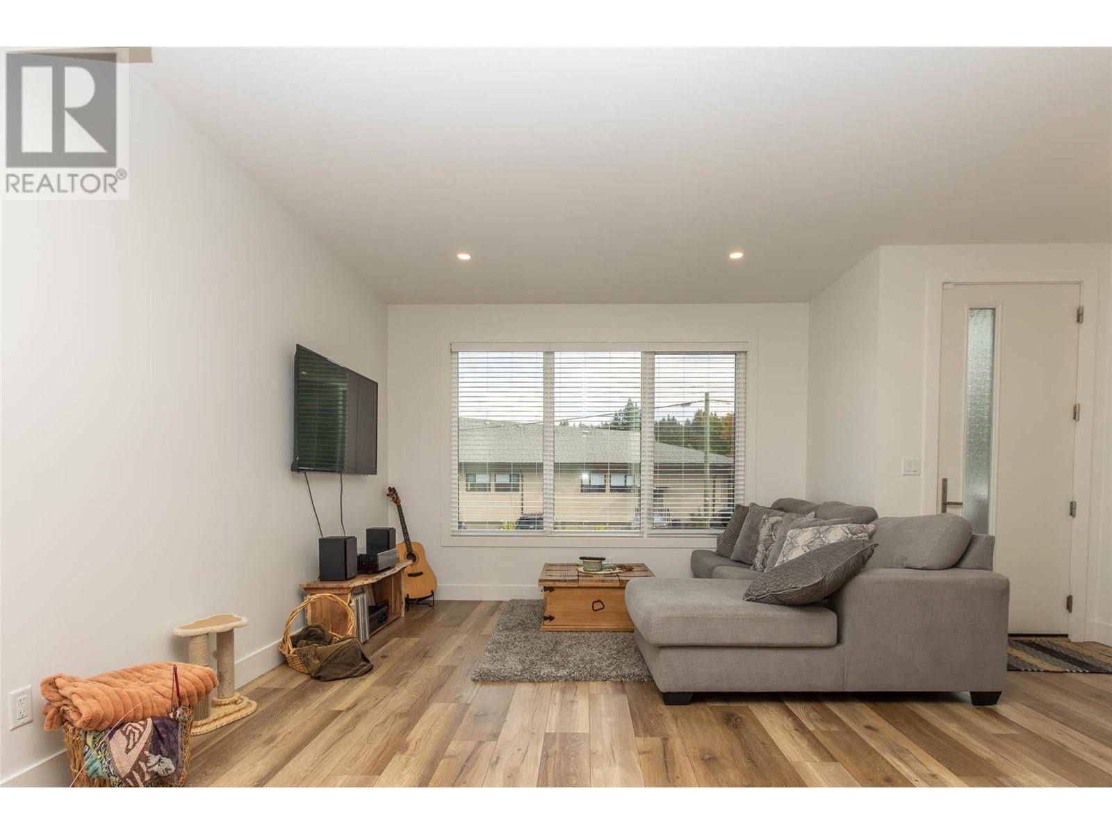31 4 Street SE Unit# 1, #1