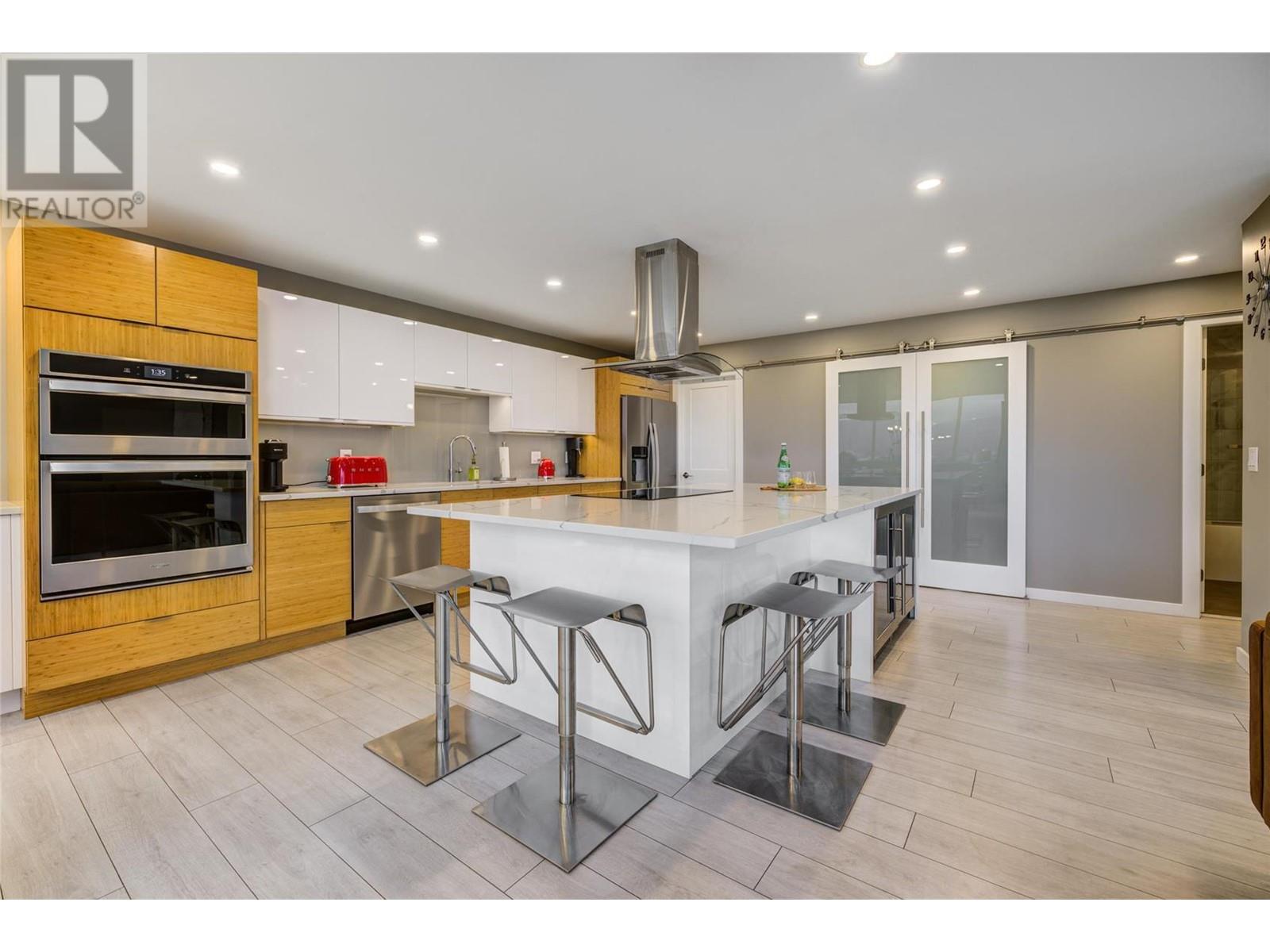 737 Leon Avenue Unit# 1404, #1404