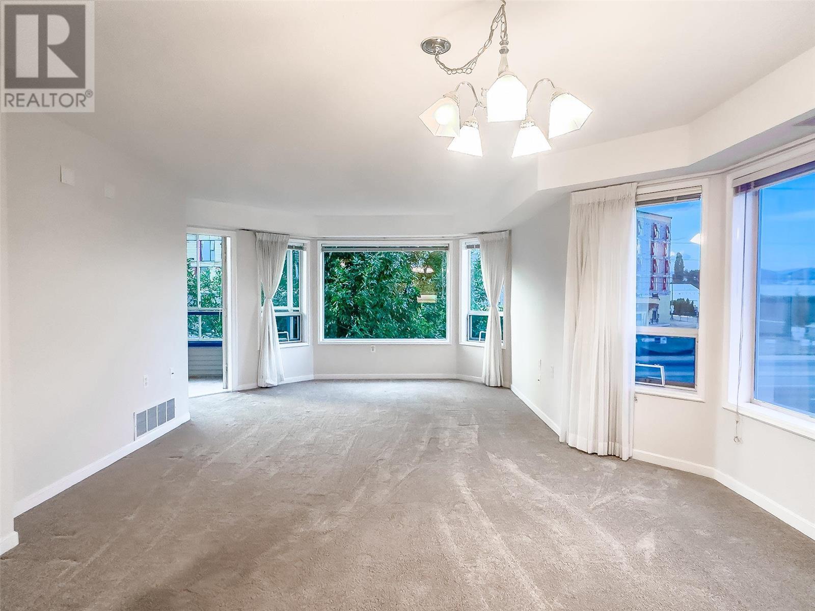 3157 Casorso Road Unit# 212, #212