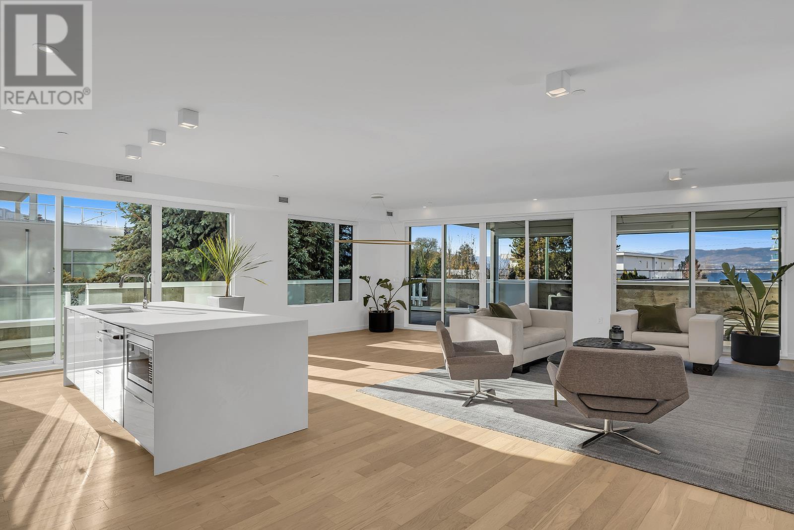 4071 Lakeshore Road Unit# 102, #102
