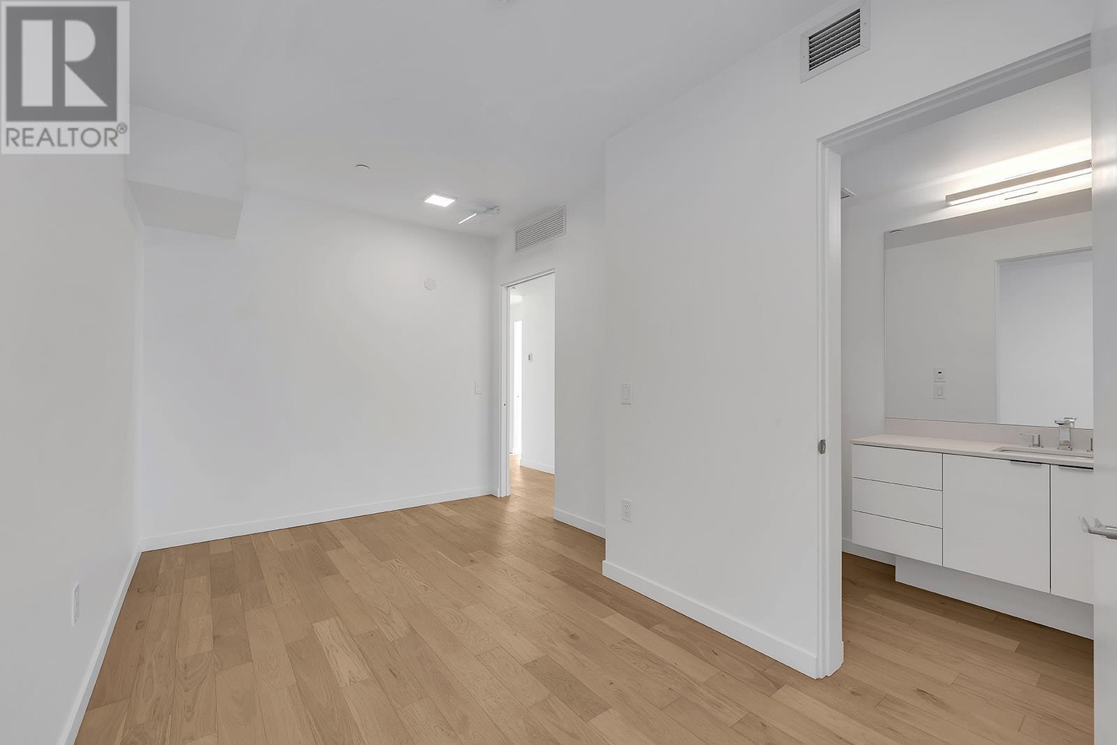 4071 Lakeshore Road Unit# 102, #102