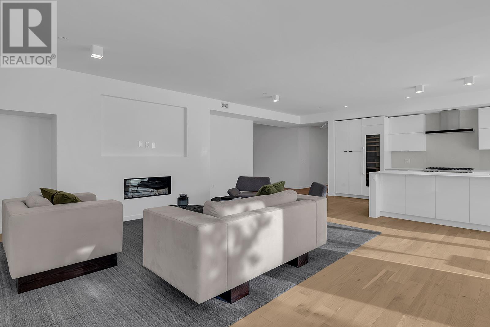 4071 Lakeshore Road Unit# 102, #102