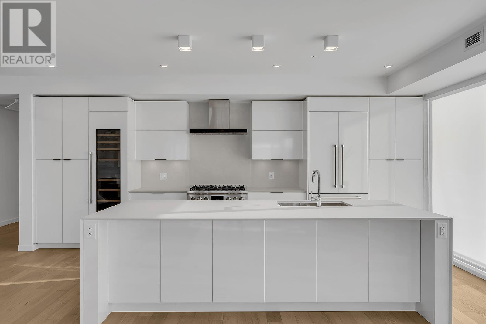 4071 Lakeshore Road Unit# 102, #102