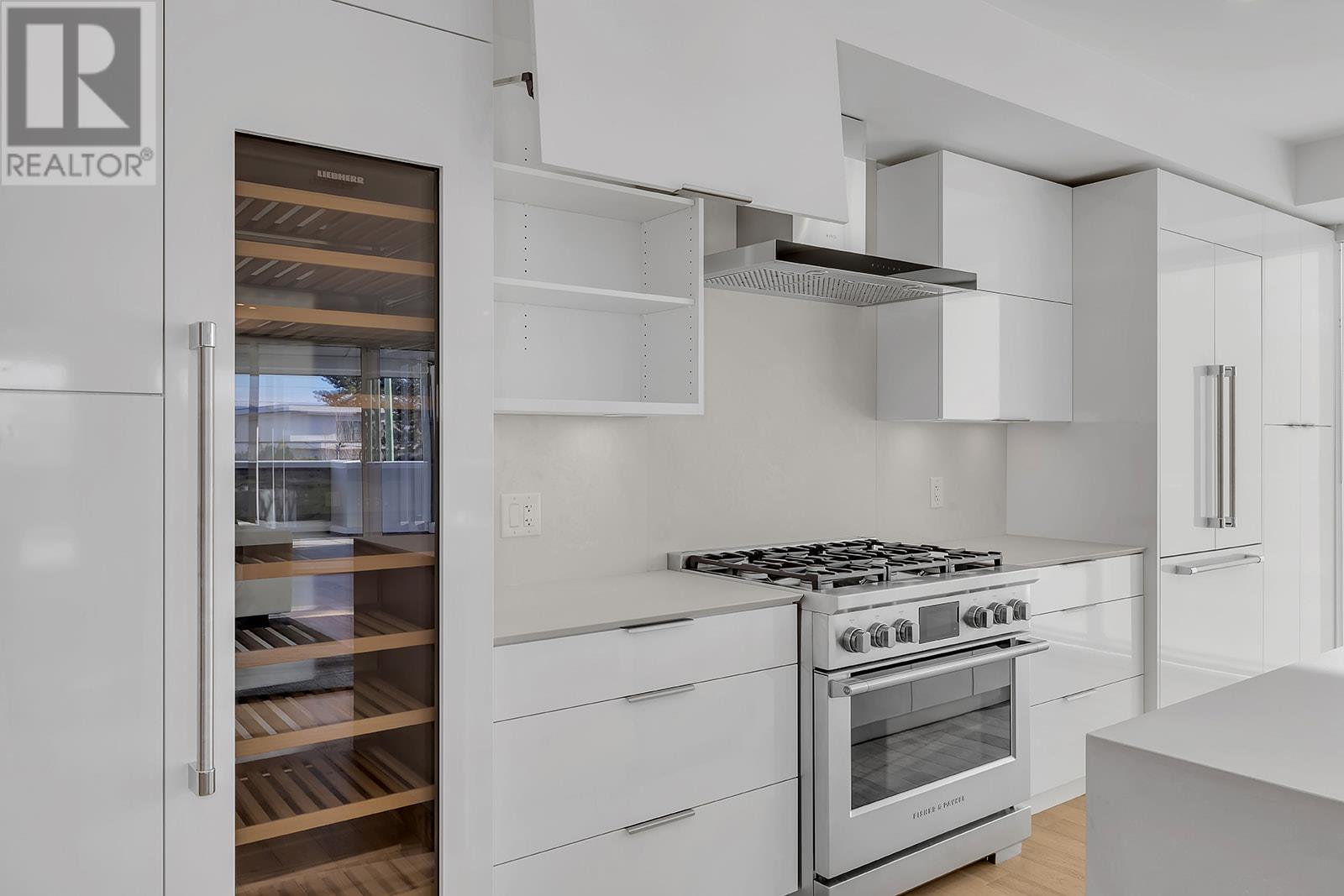 4071 Lakeshore Road Unit# 102, #102