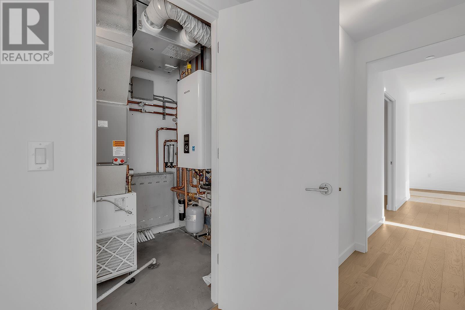 4071 Lakeshore Road Unit# 102, #102