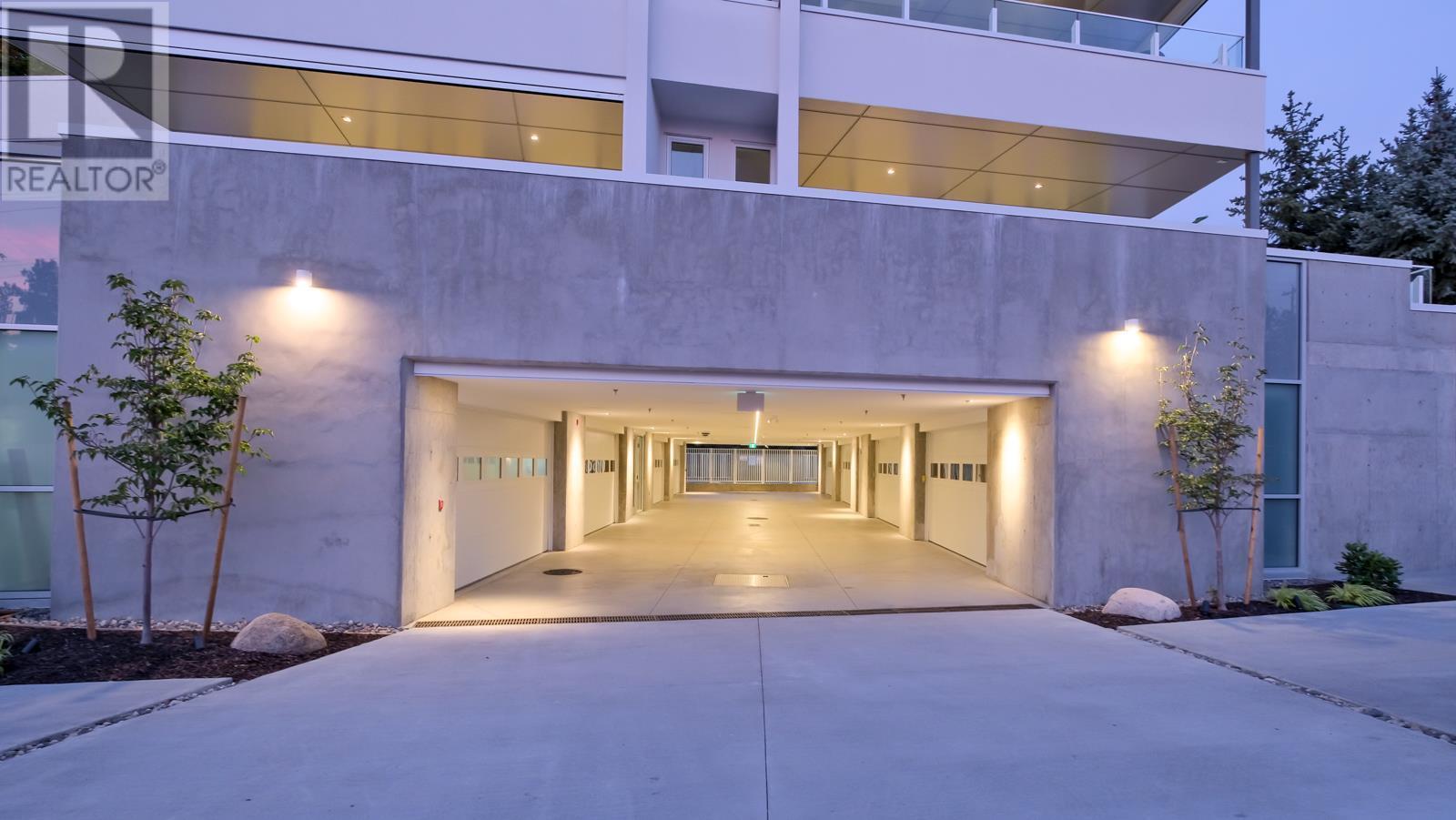 4071 Lakeshore Road Unit# 102, #102