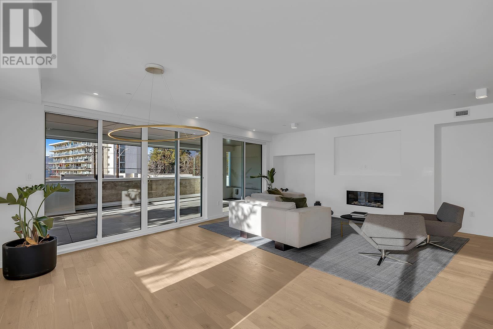 4071 Lakeshore Road Unit# 102, #102