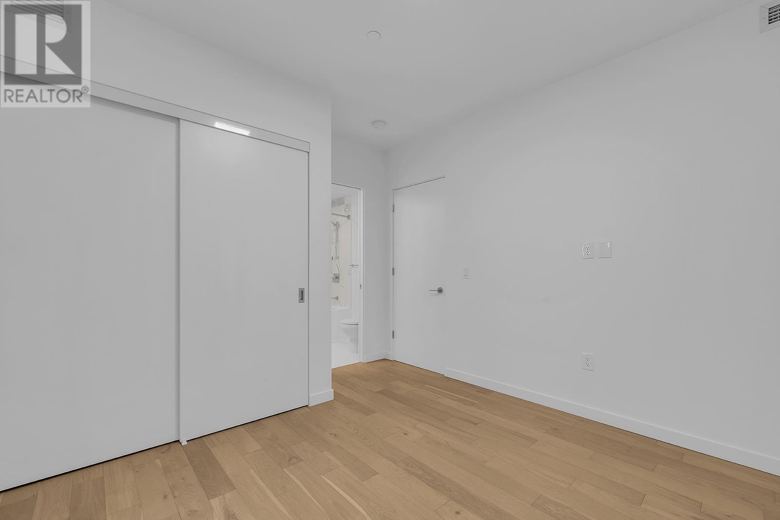 4071 Lakeshore Road Unit# 102, #102