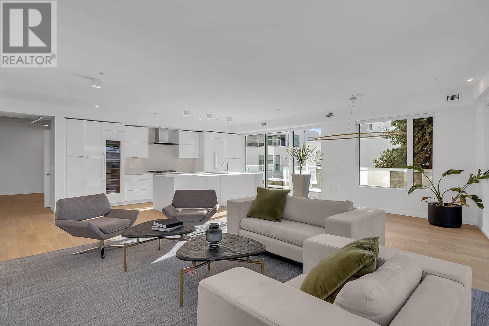 4071 Lakeshore Road Unit# 102, #102