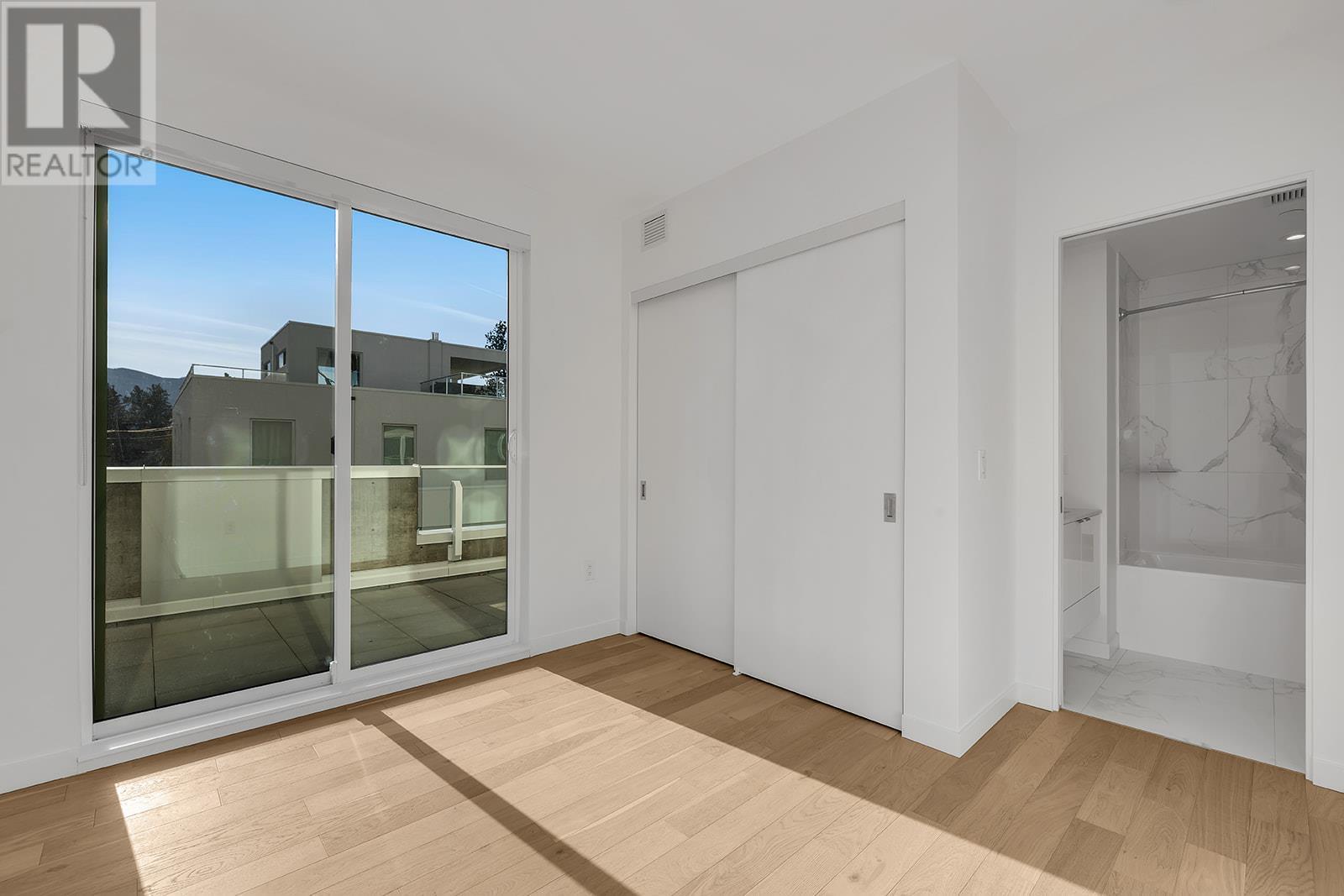 4071 Lakeshore Road Unit# 102, #102
