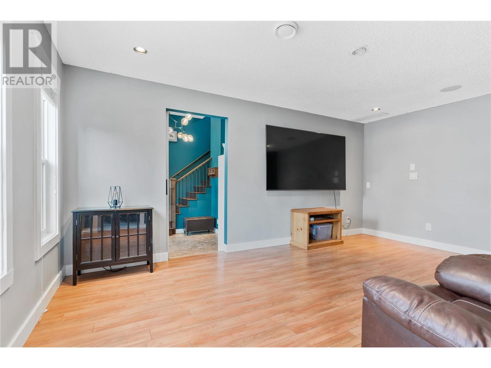 9547 Robson Crescent