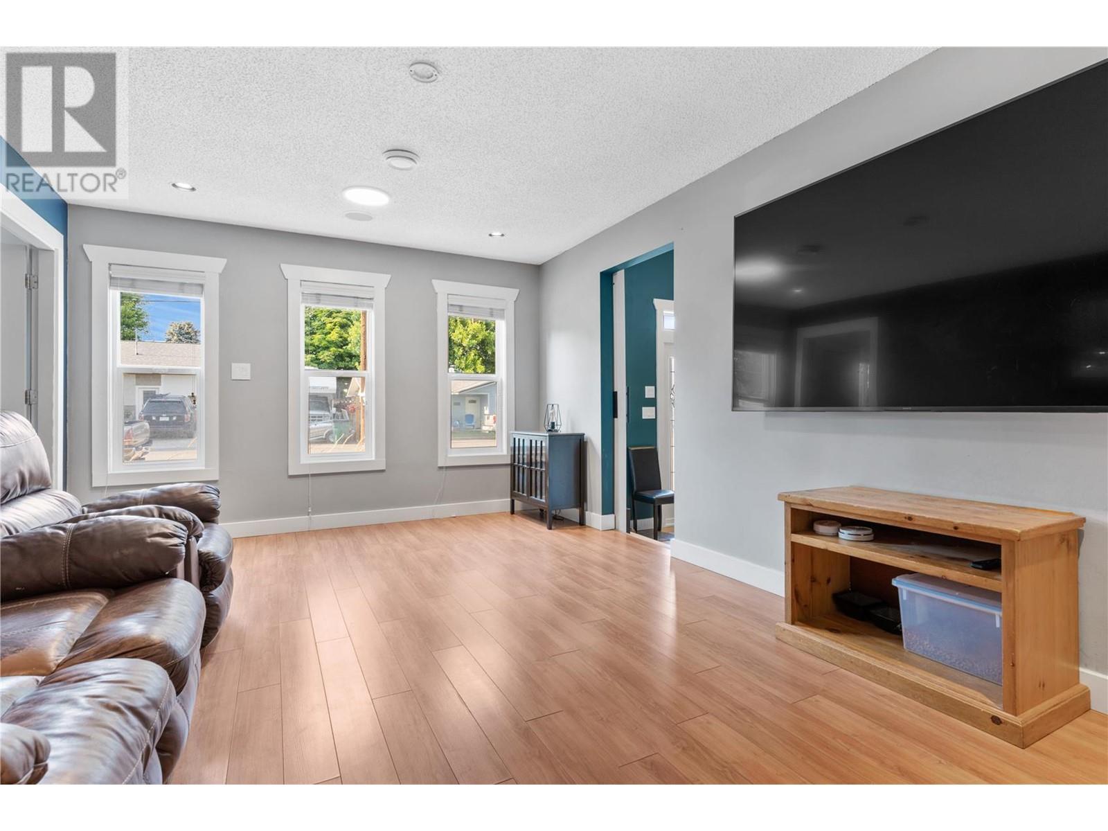 9547 Robson Crescent