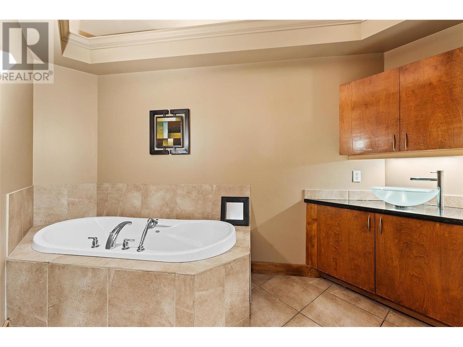 4205 Gellatly Road Unit# SL3, #SL3