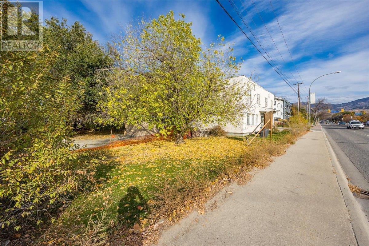 1230 Highway 33 W