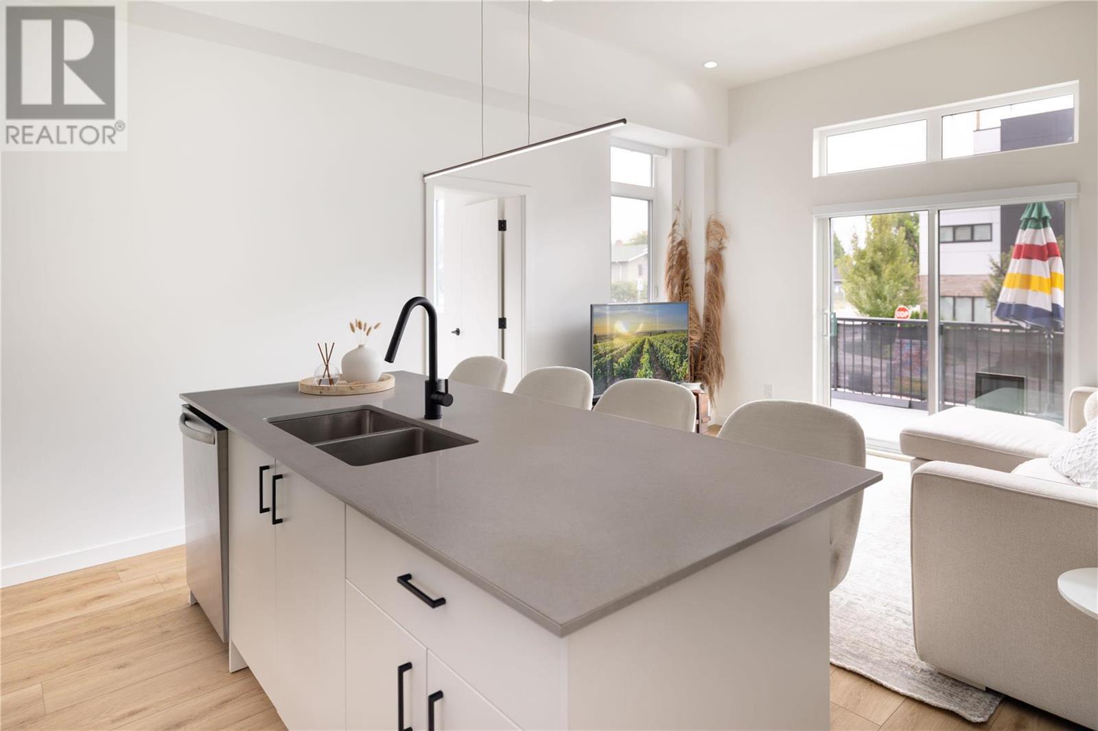 660 Cawston Avenue Unit# 104, #104