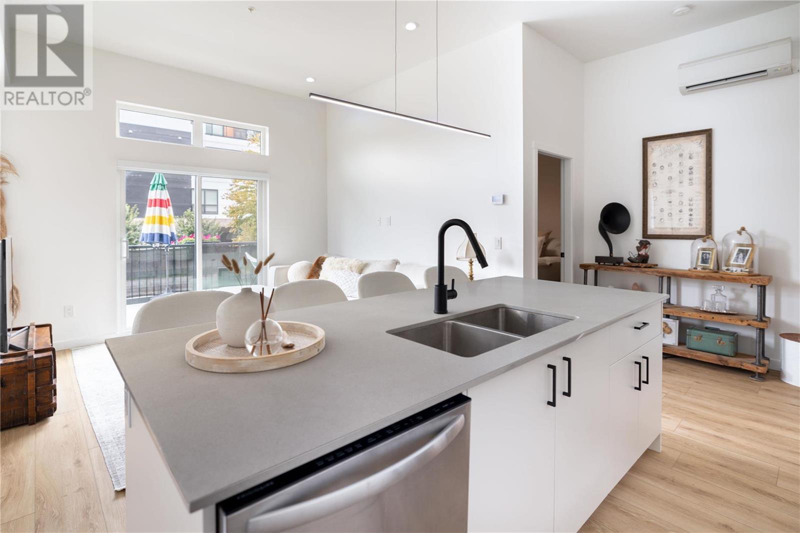 660 Cawston Avenue Unit# 104, #104