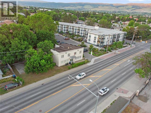 1220 Highway 33 W