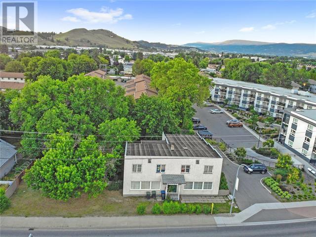 1220 Highway 33 W