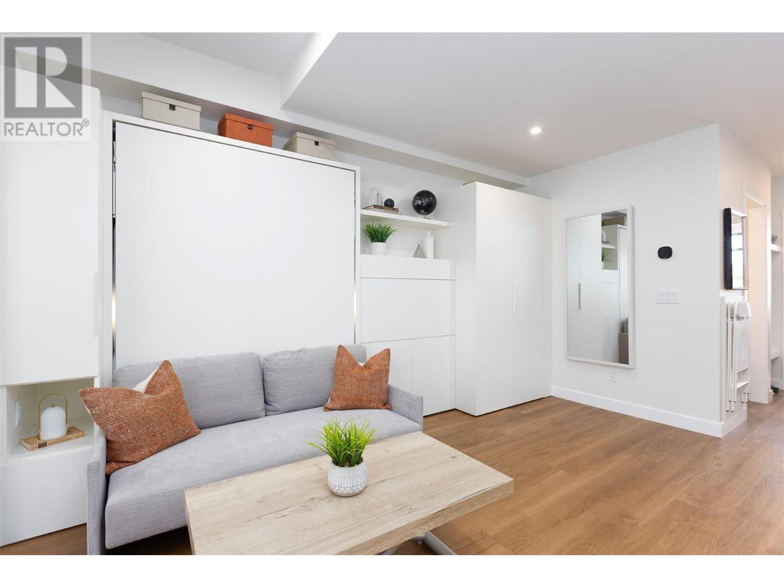 1280 Sutherland Avenue Unit# 204, #204