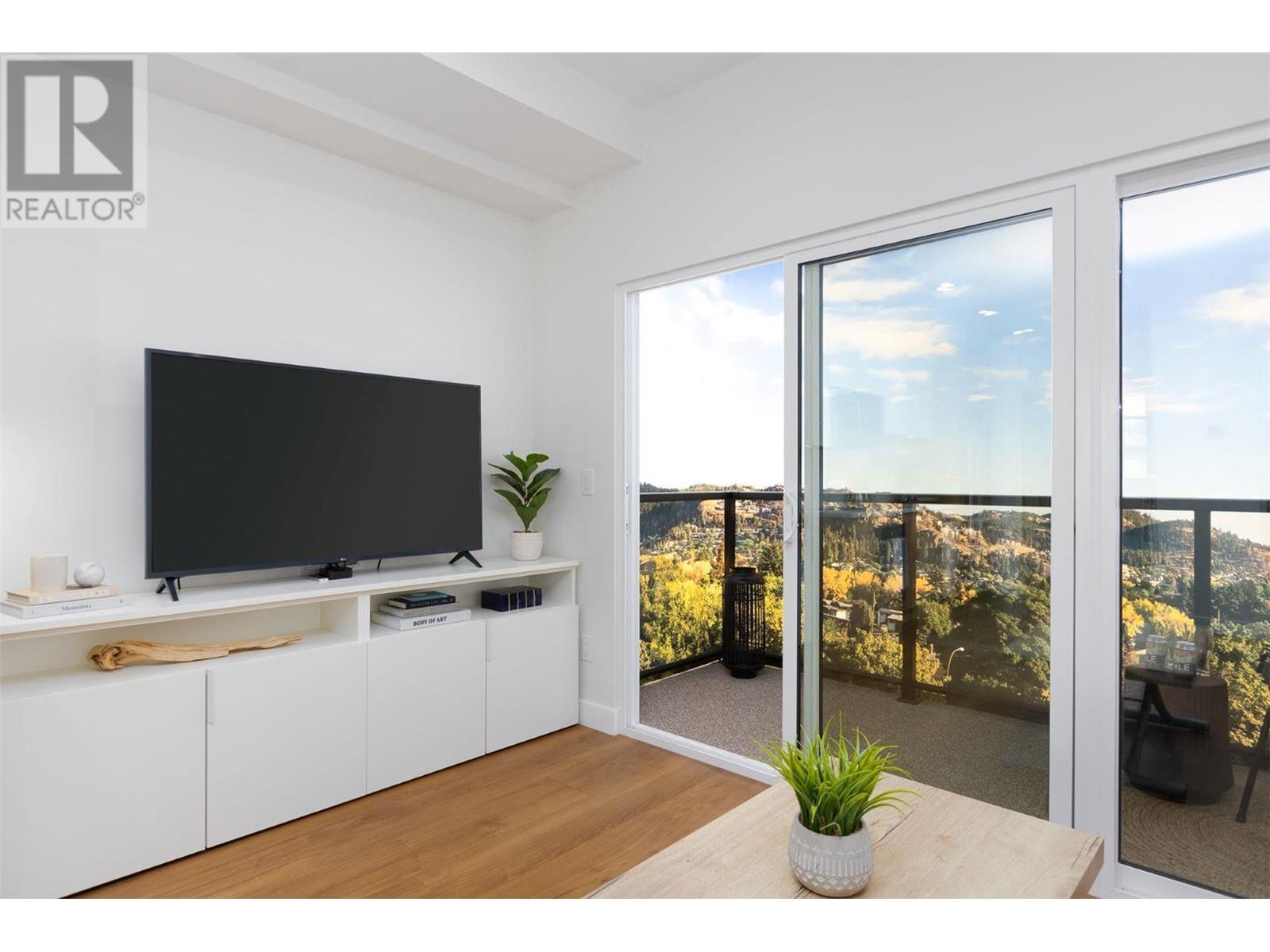1280 Sutherland Avenue Unit# 204, #204