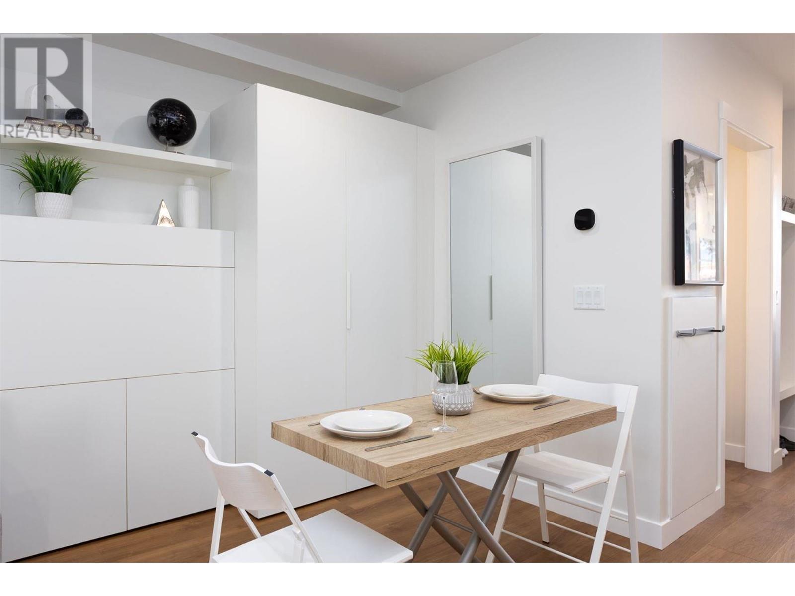 1280 Sutherland Avenue Unit# 204, #204