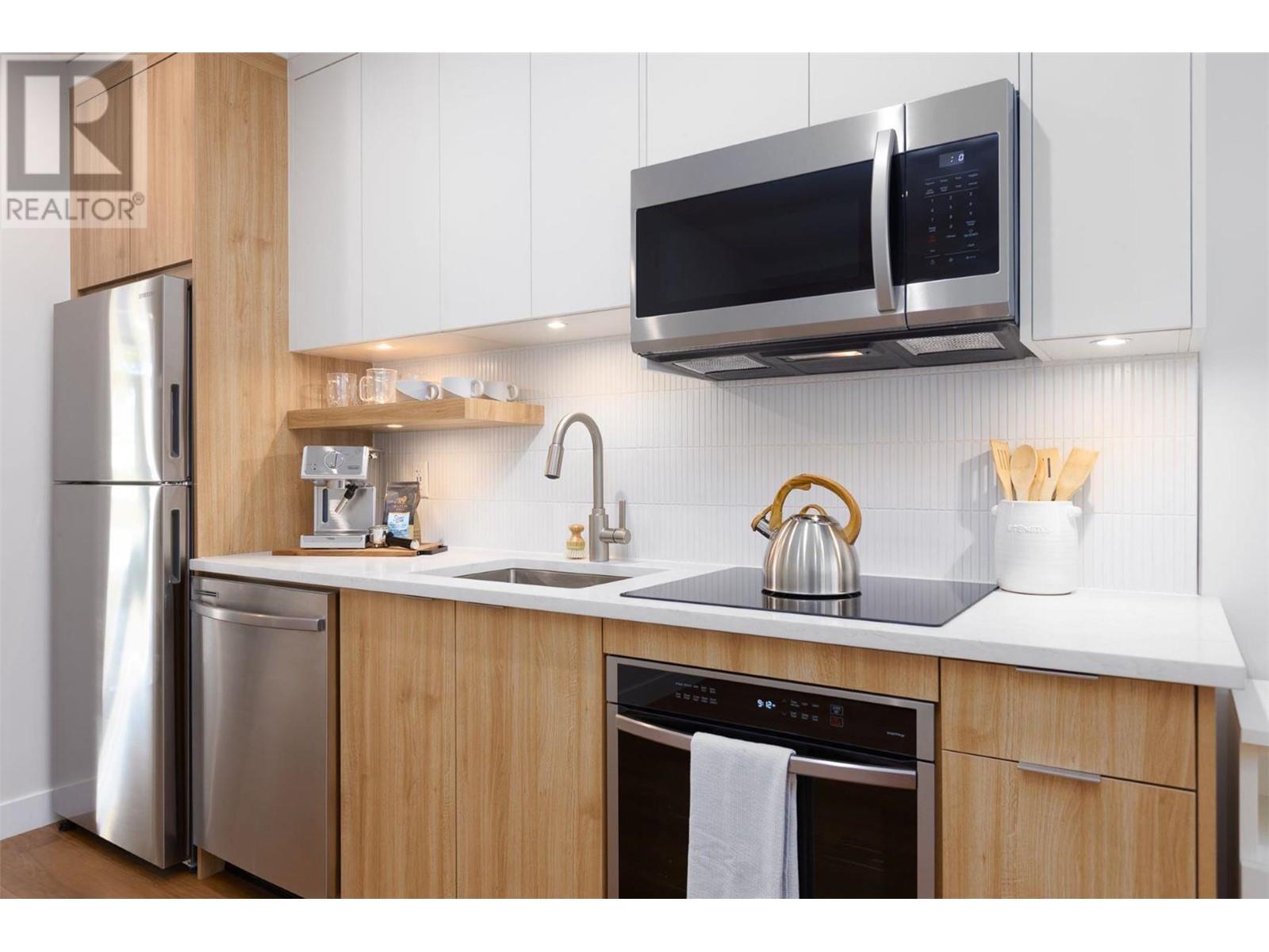 1280 Sutherland Avenue Unit# 426, #426