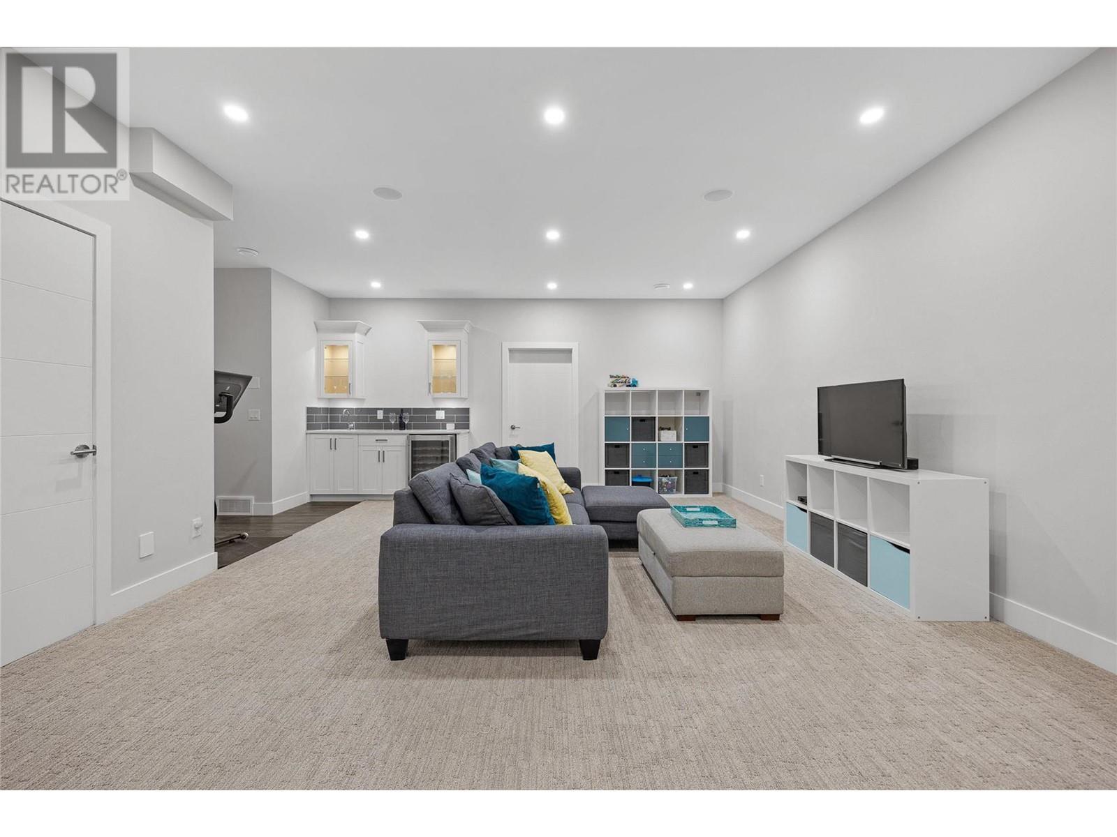 1040 Ledgeview Court