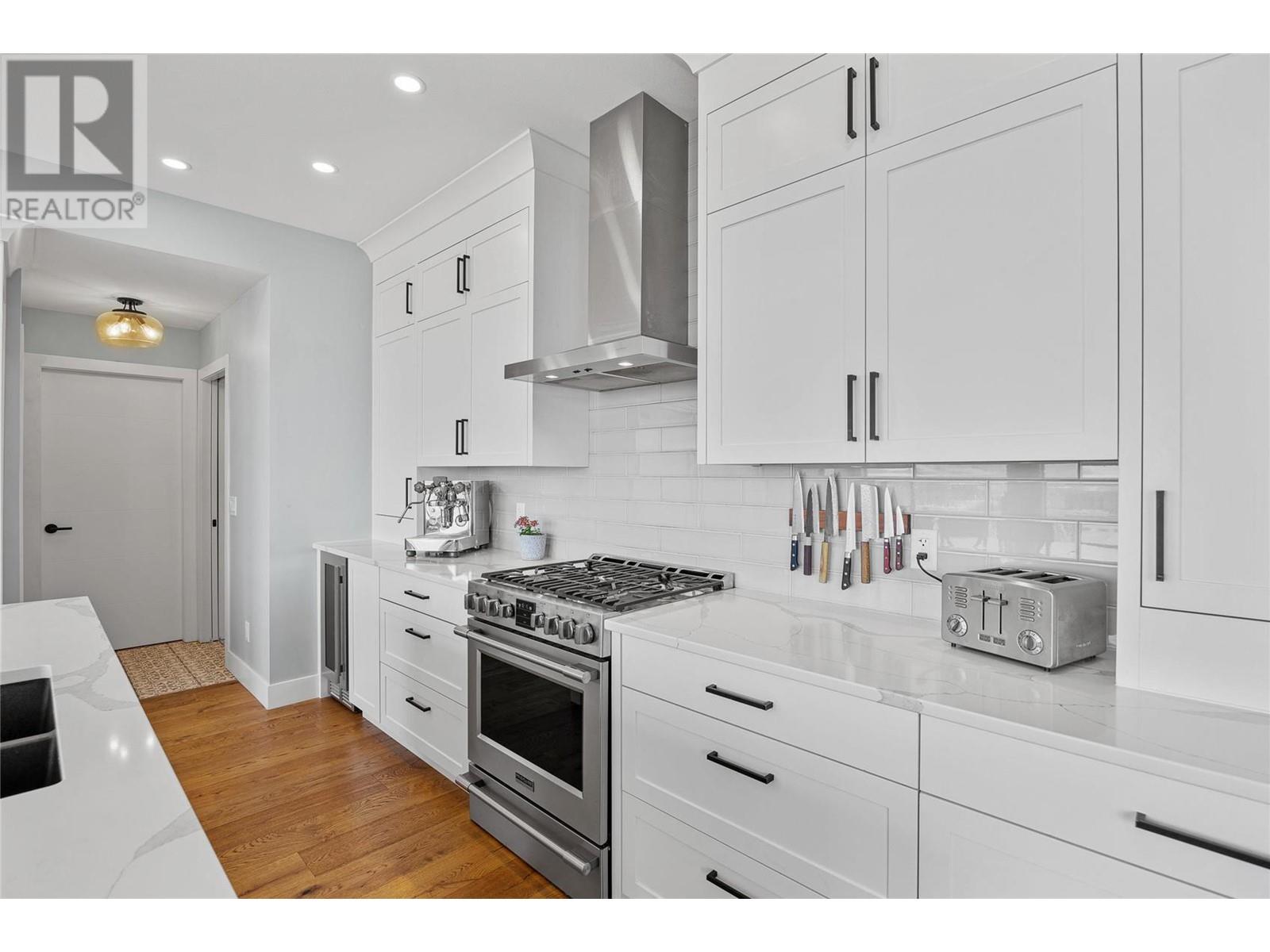 1040 Ledgeview Court
