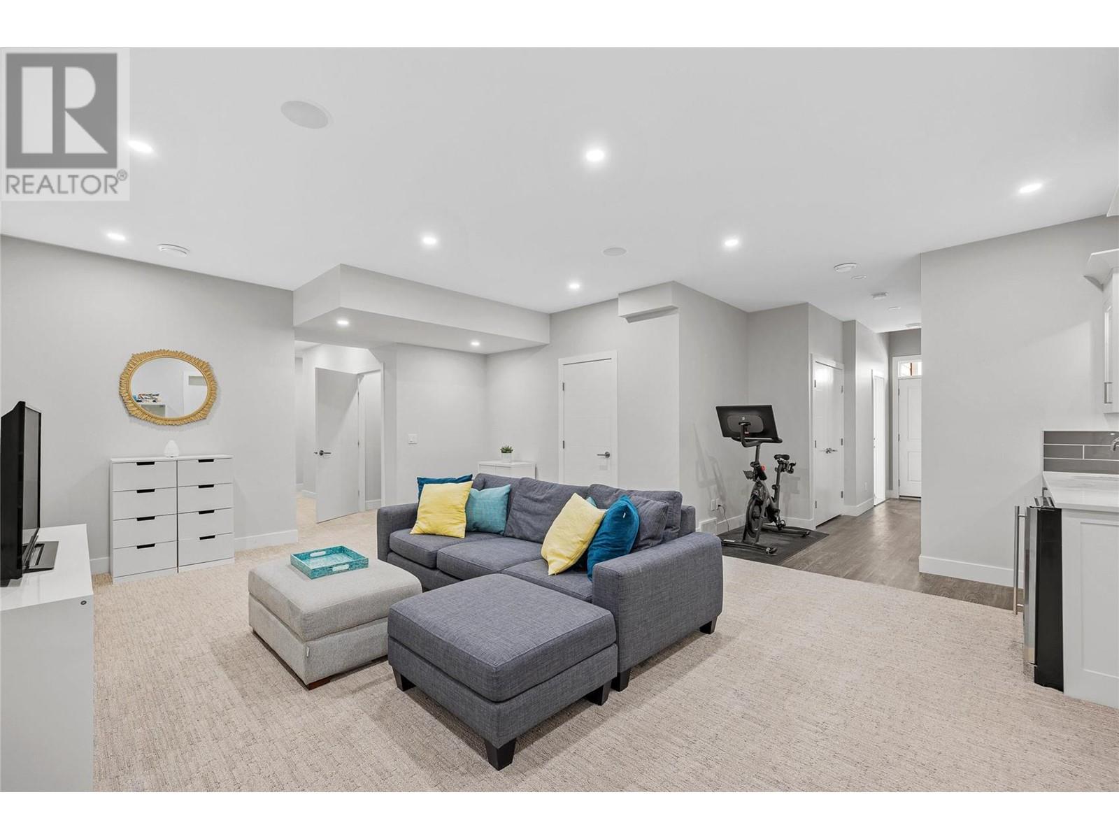 1040 Ledgeview Court