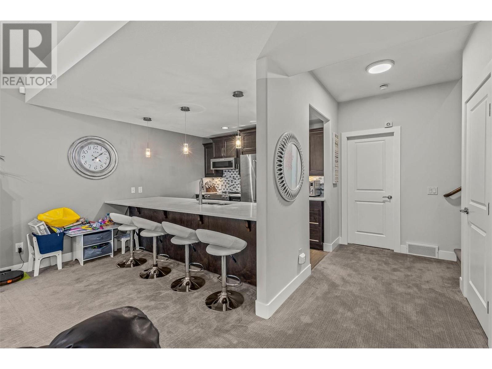 579 Selkirk Court