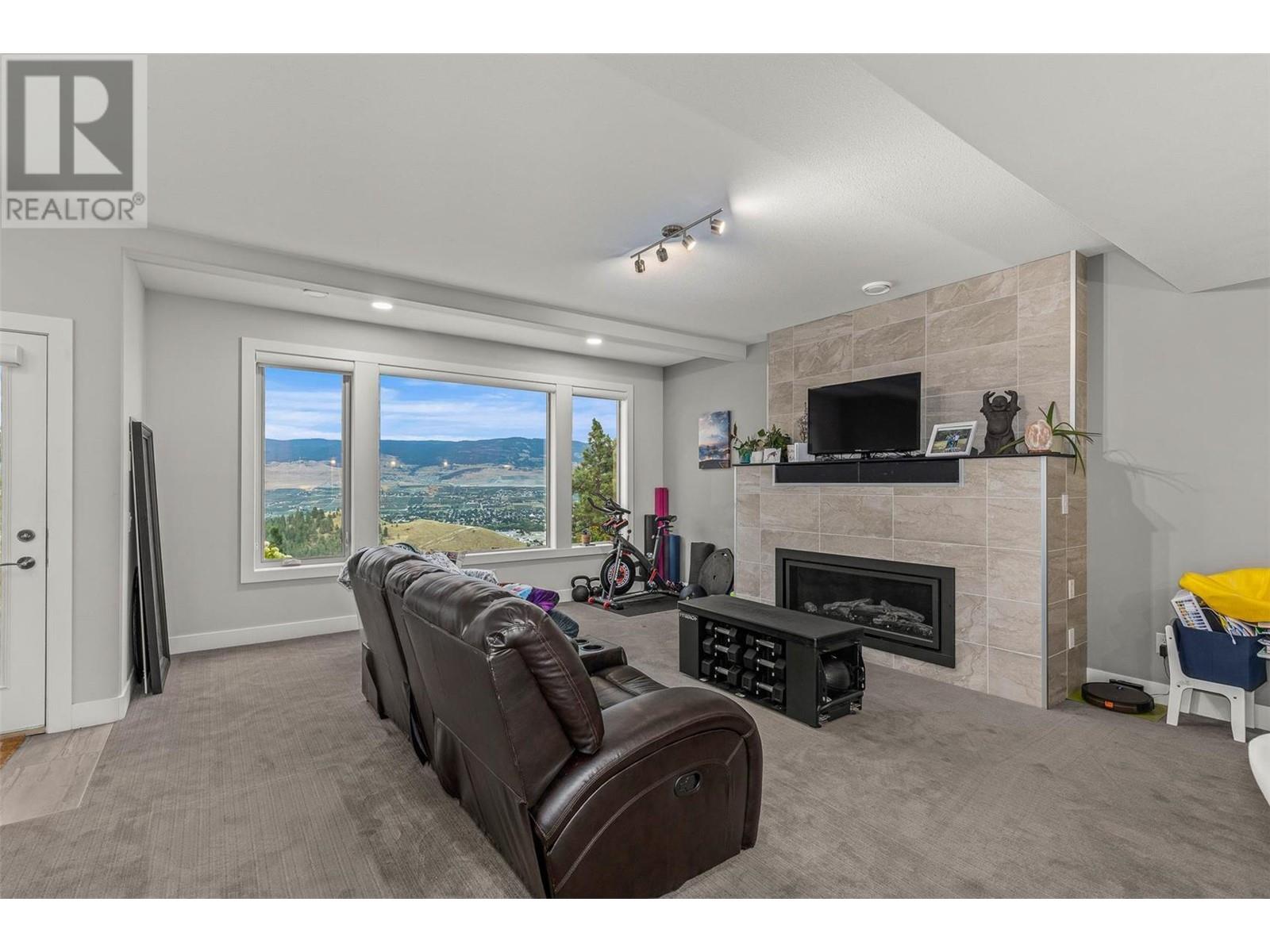 579 Selkirk Court
