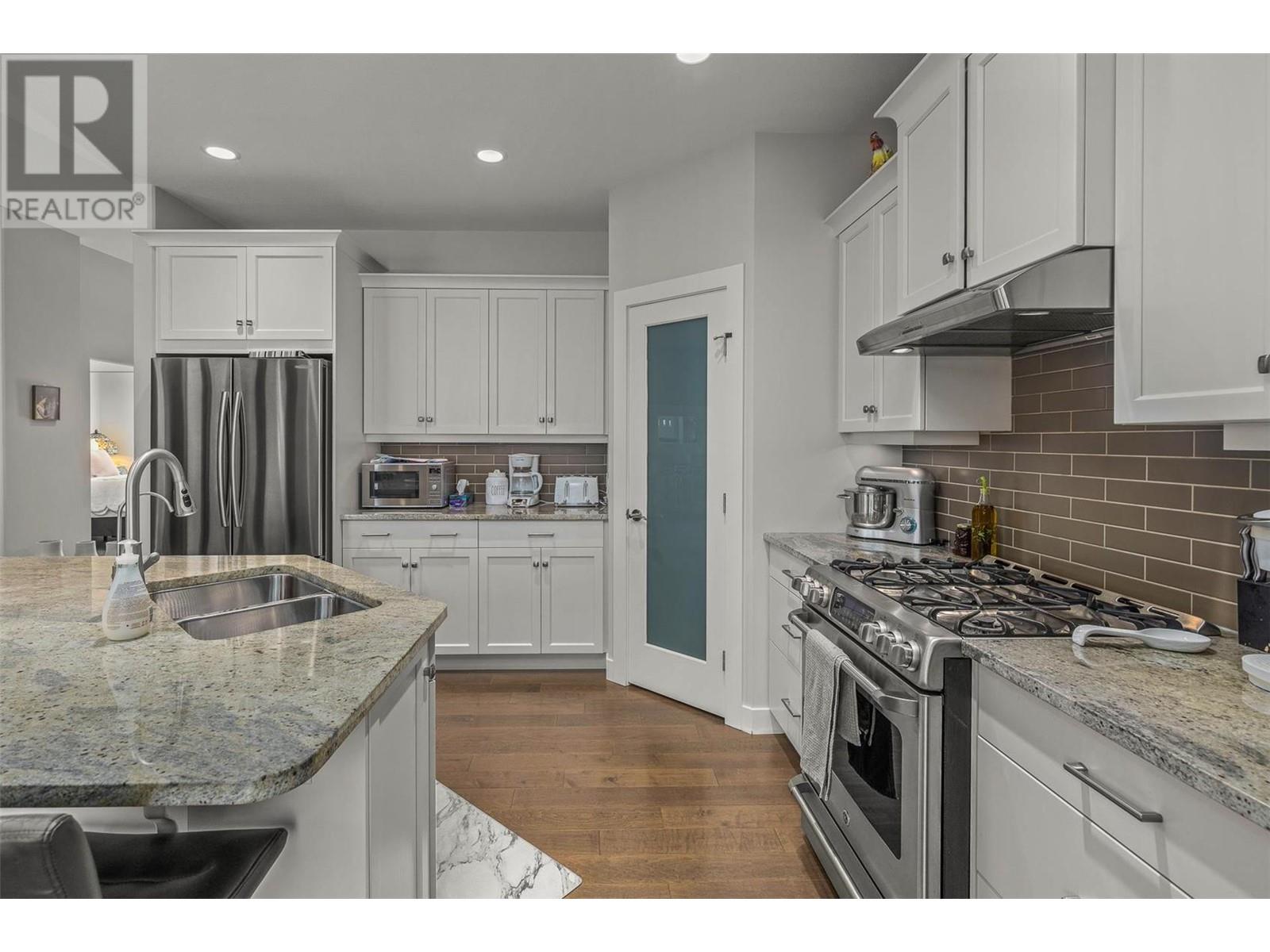 579 Selkirk Court