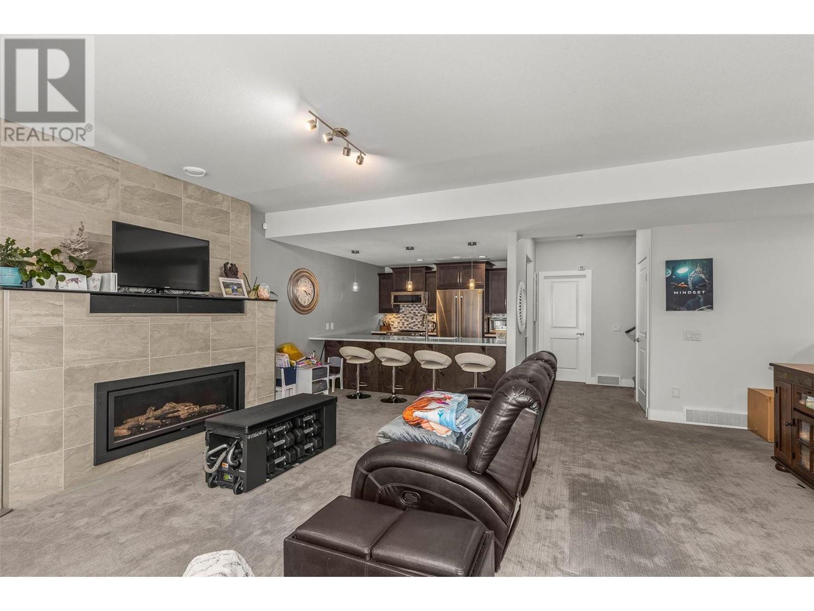 579 Selkirk Court