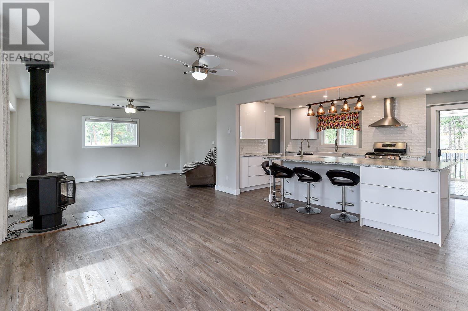 7246 Dunwaters Road