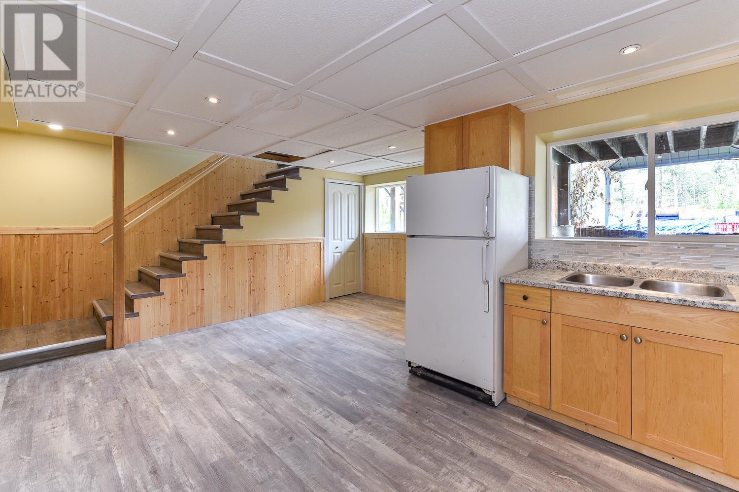 7246 Dunwaters Road