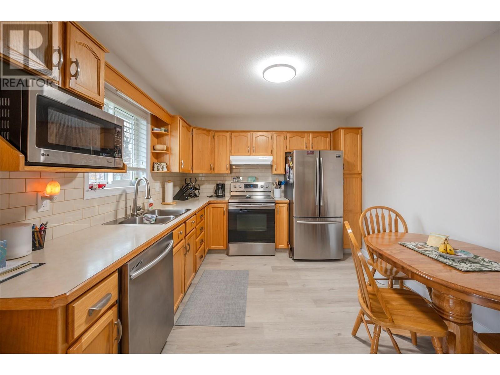 14615 Victoria Road N Unit# 3, #3
