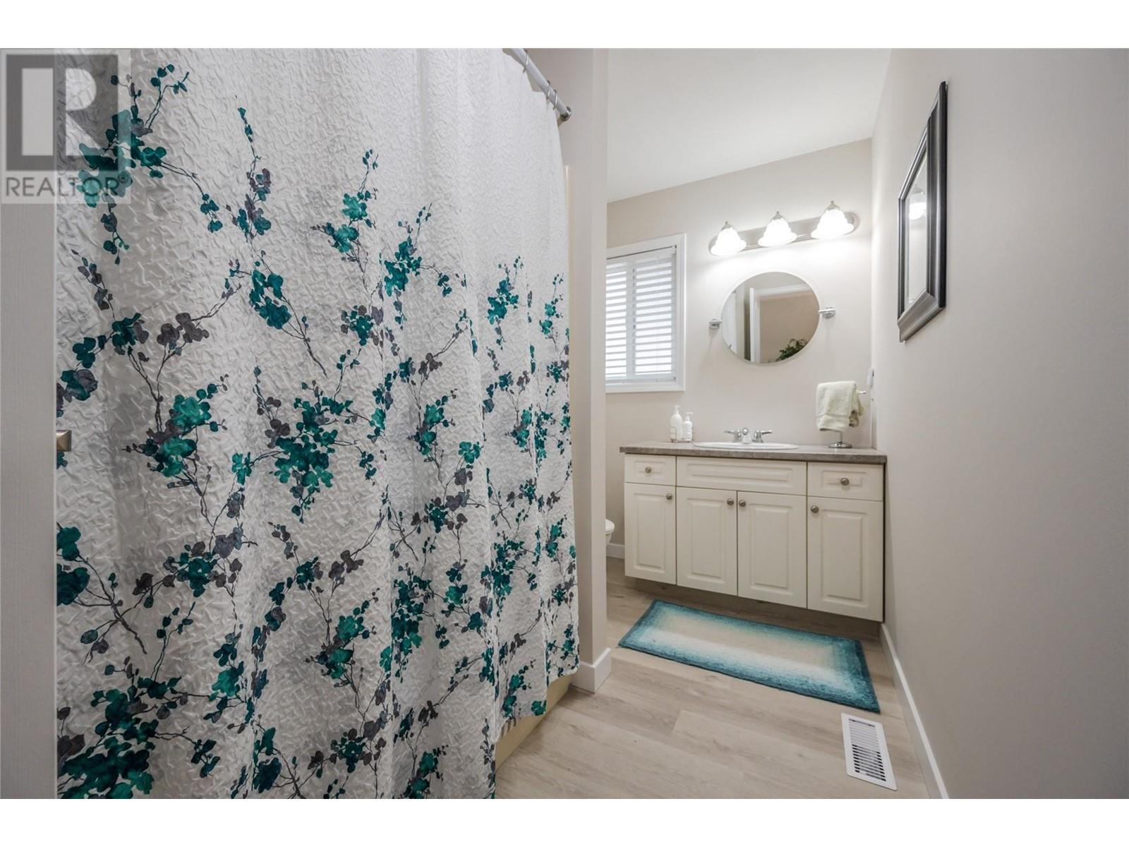14615 Victoria Road N Unit# 3, #3