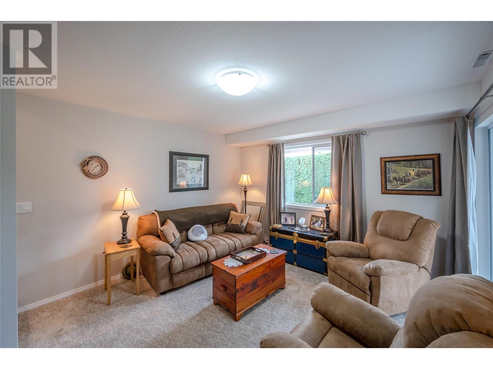14615 Victoria Road N Unit# 3, #3
