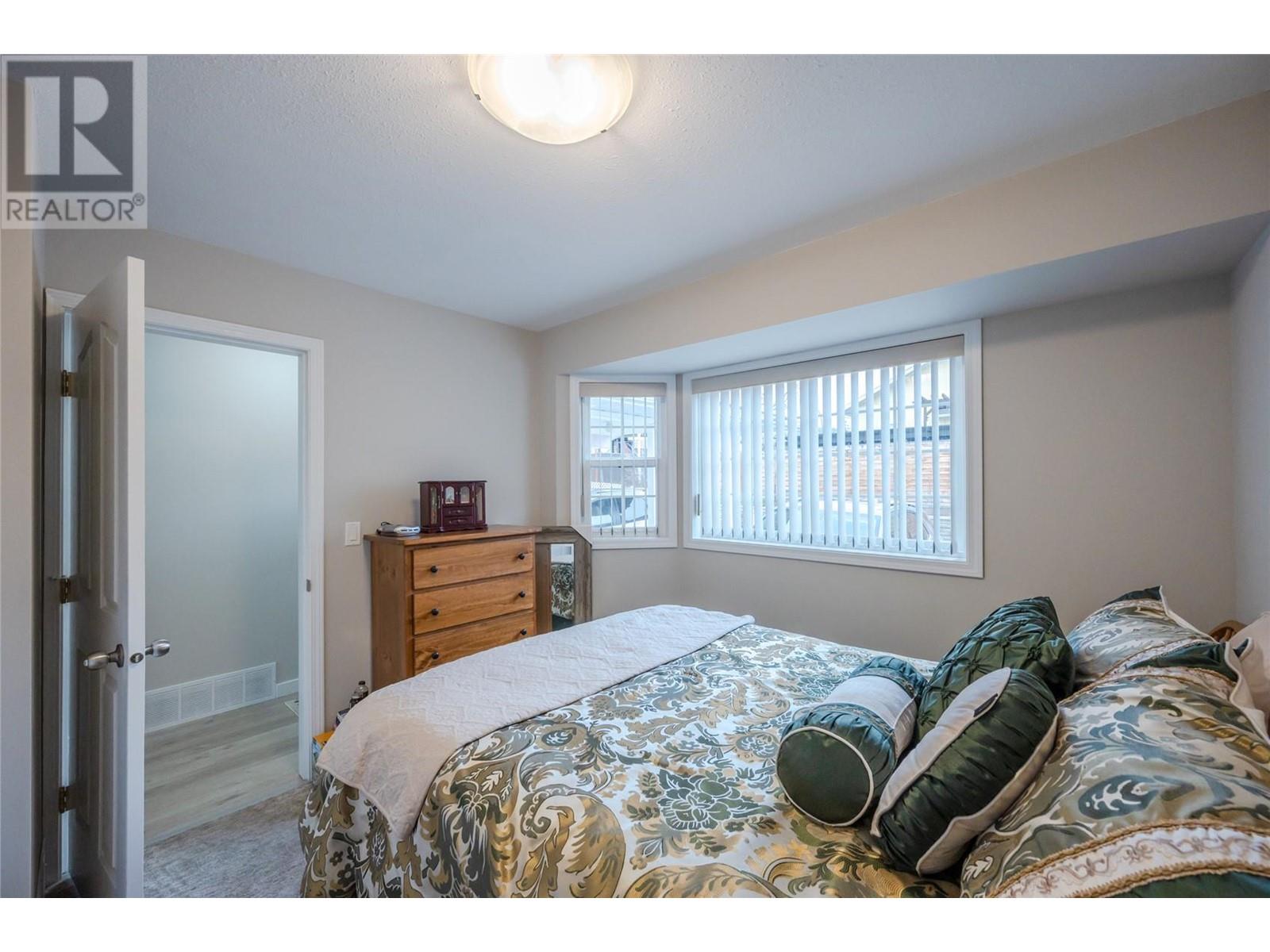 14615 Victoria Road N Unit# 3, #3