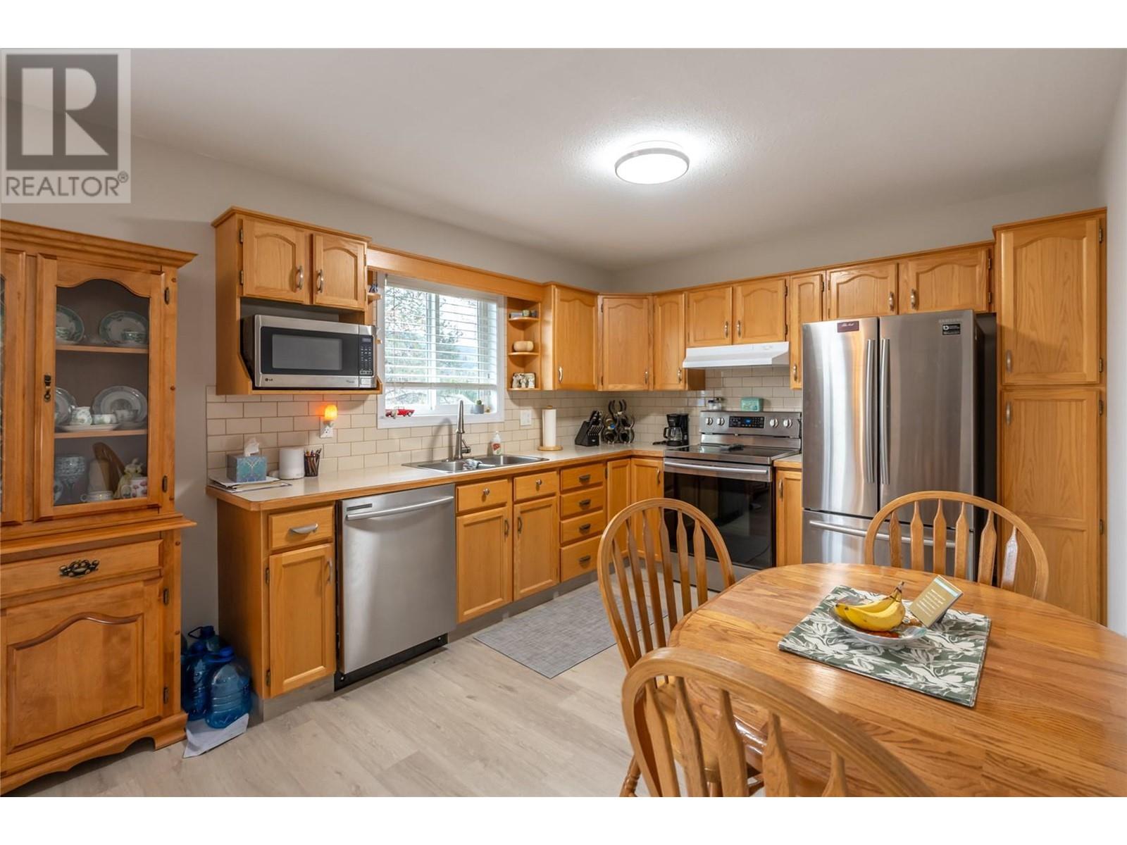 14615 Victoria Road N Unit# 3, #3