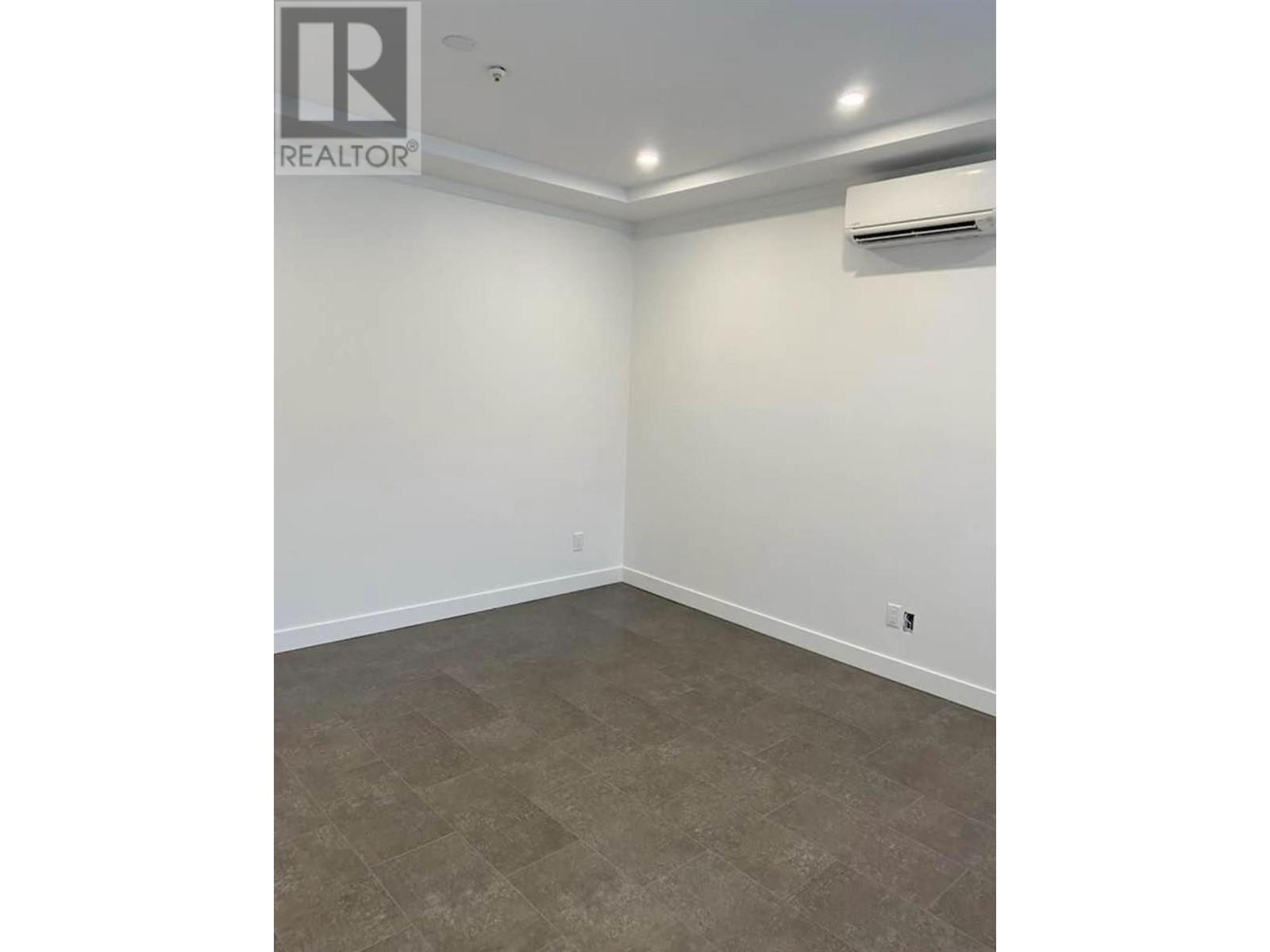 1135 MAIN Street Unit# 1