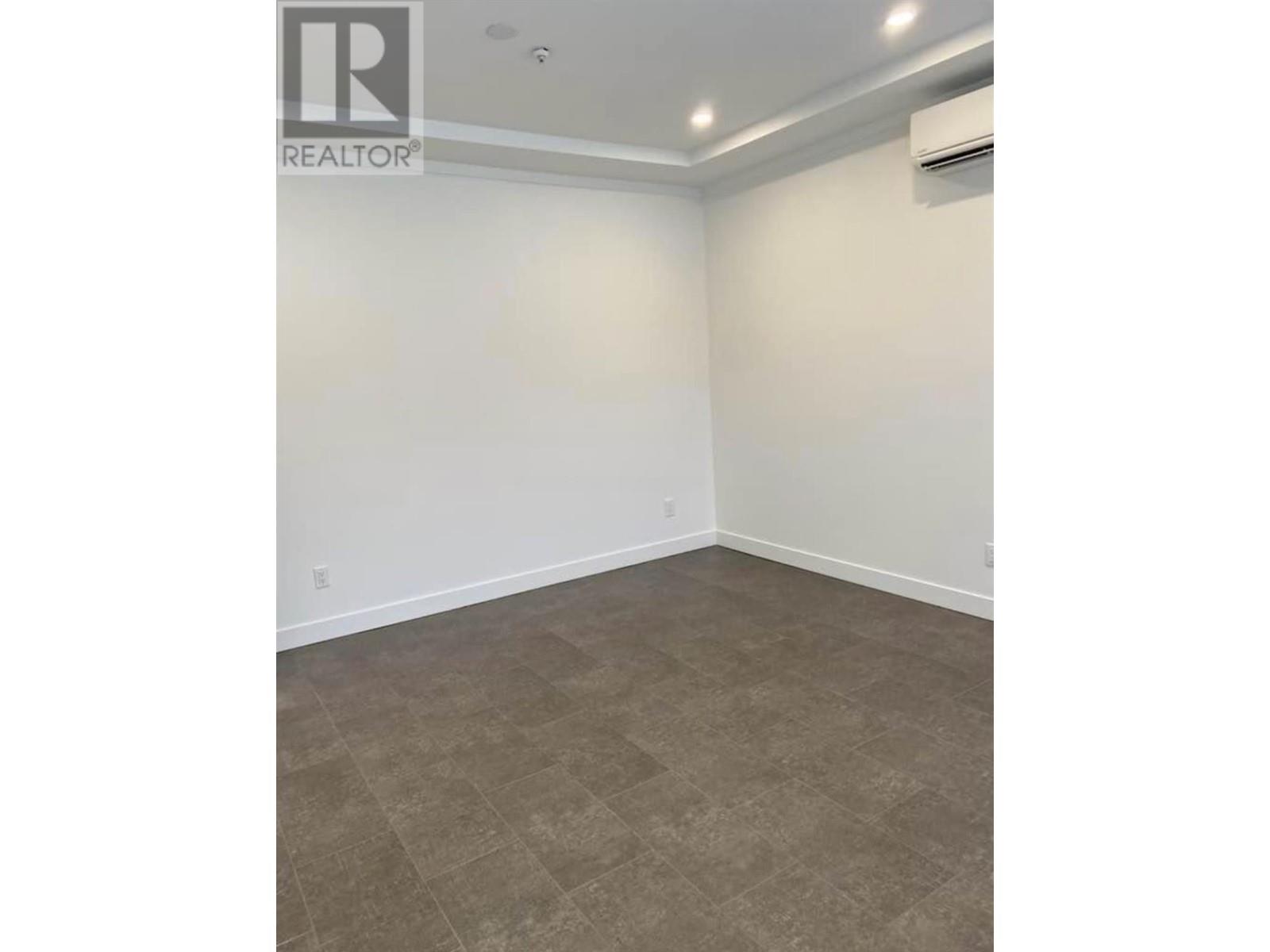 1135 MAIN Street Unit# 1