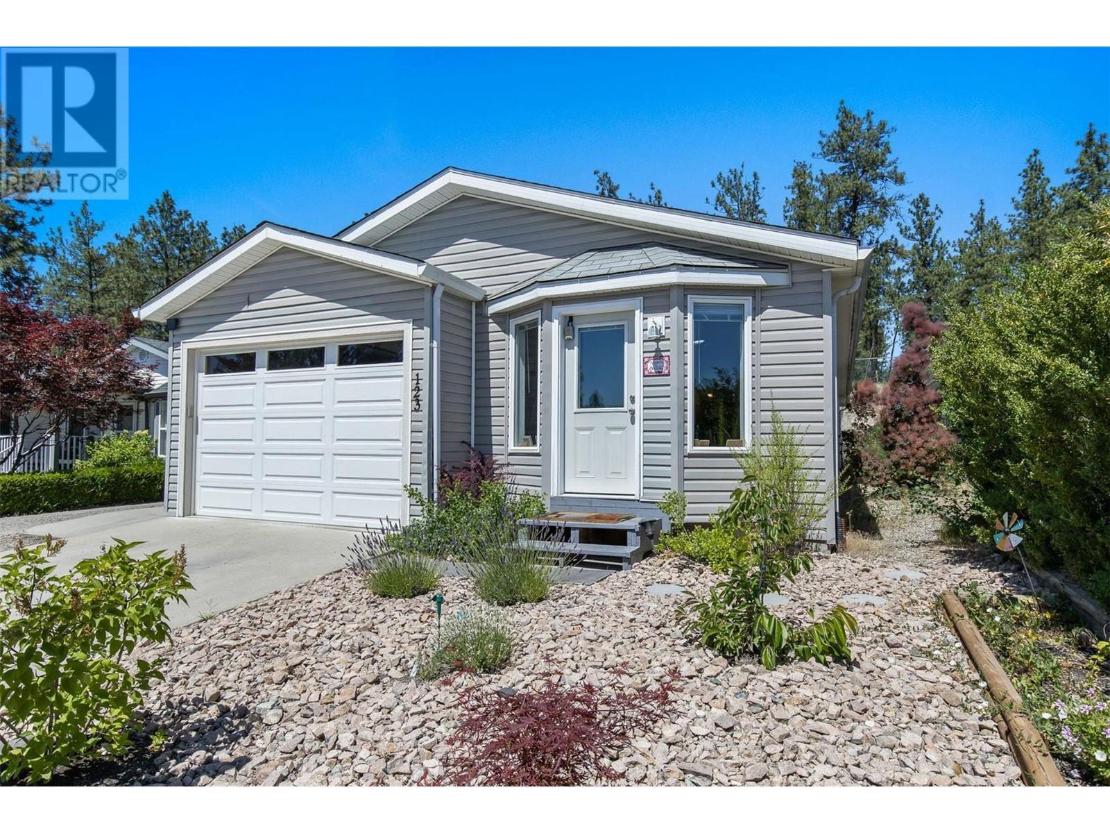 2550 Hollywood Road N Unit 123, (MLS® 7370278) See this property