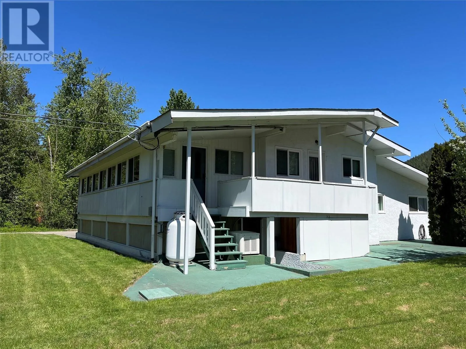 441 Oak Avenue