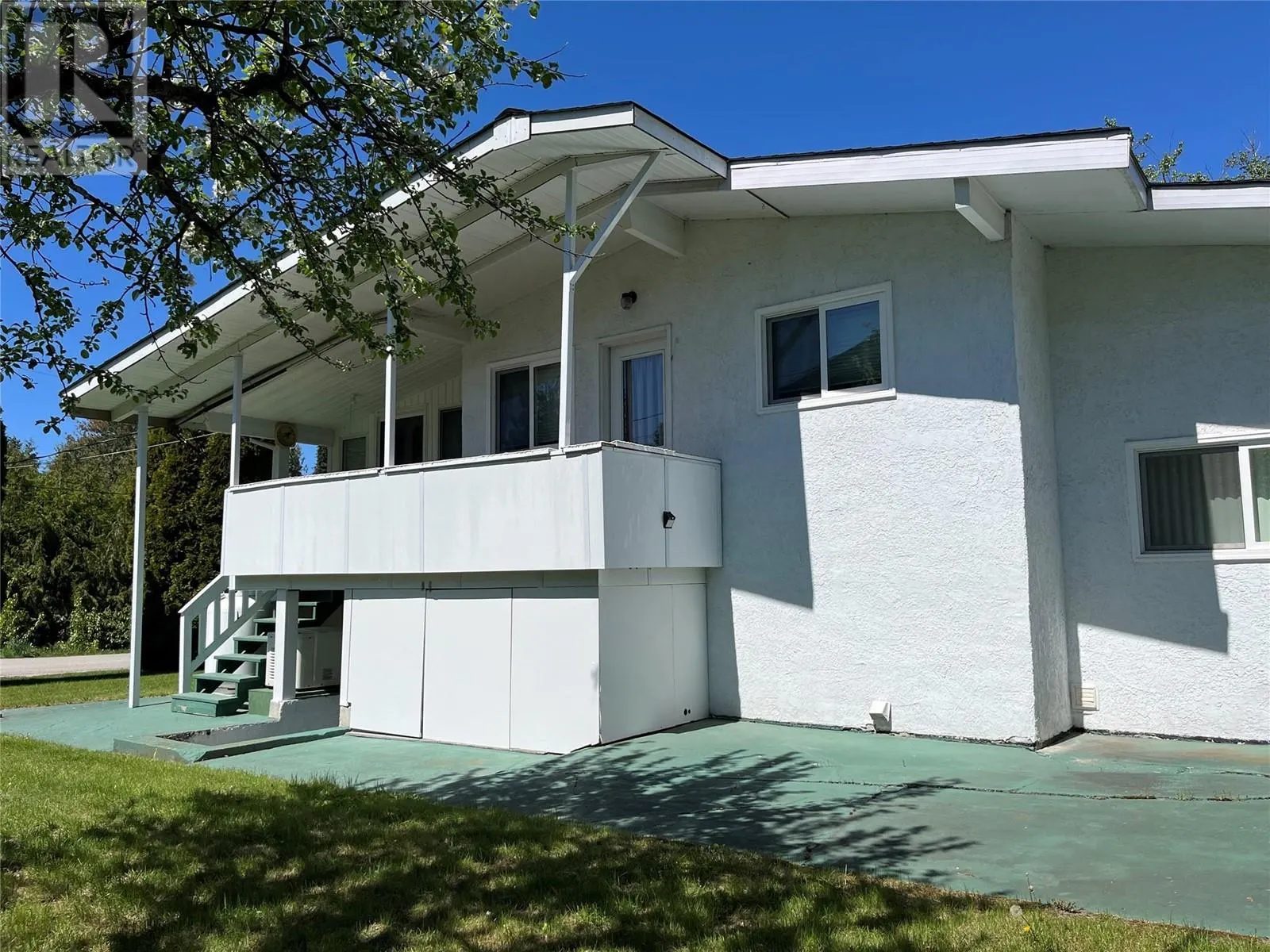 441 Oak Avenue
