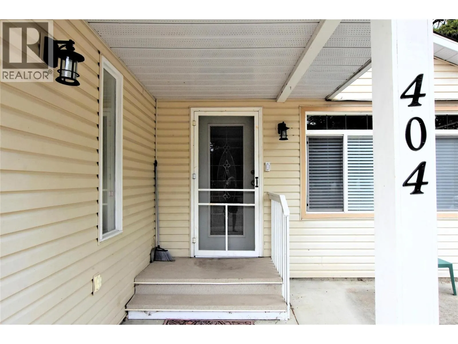 404 Hummingbird Avenue